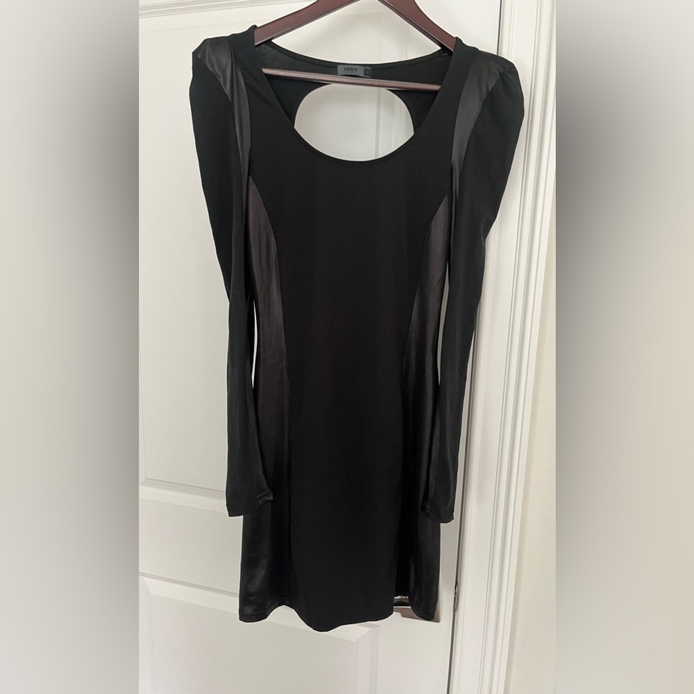 ONLY women’s mini dress size Small open back black